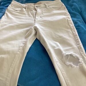 Levi white high rise skinny ankle capris